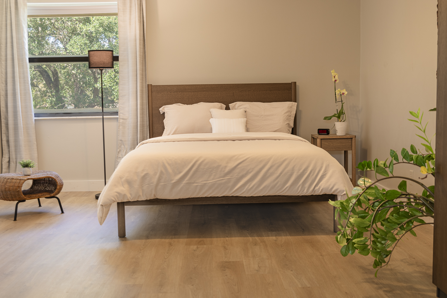 Private Room in the Heart of Cooper City — furnished bedroom with queen bed